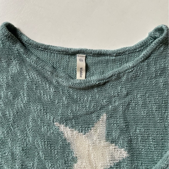 Light green and white star sweater - Picture 2 of 4